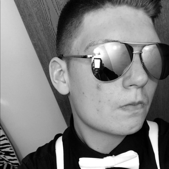 Poshmark profile picture for @blindness